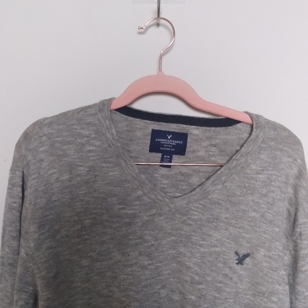 American Eagle Men's Classic Fit V Neck Cotton Sweater Size Medium - Picture 2 of 10